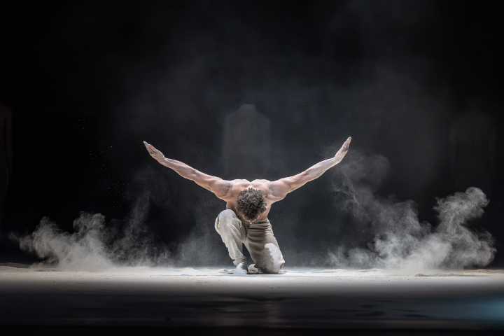 Staatstheater Nürnberg Ballett: "Stop-Motion“, im Bild: Edward Nunes © Jesús Vallinas StopMotion5662