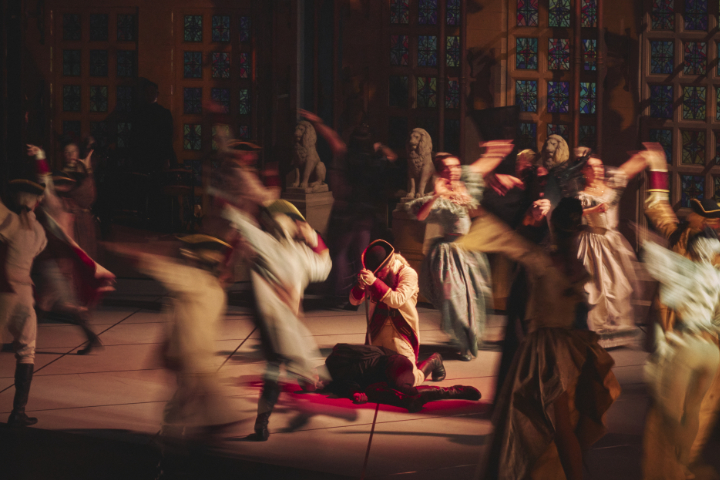 Sidi Larbi Cherkaoui / Ballet du Grand Théatre de Genève: "Imperial Ball" © Filip Van Roe