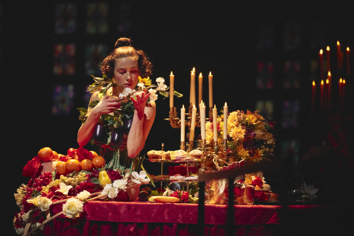 Sidi Larbi Cherkaoui / Ballet du Grand Théatre de Genève: "Imperial Ball" © Filip Van Roe