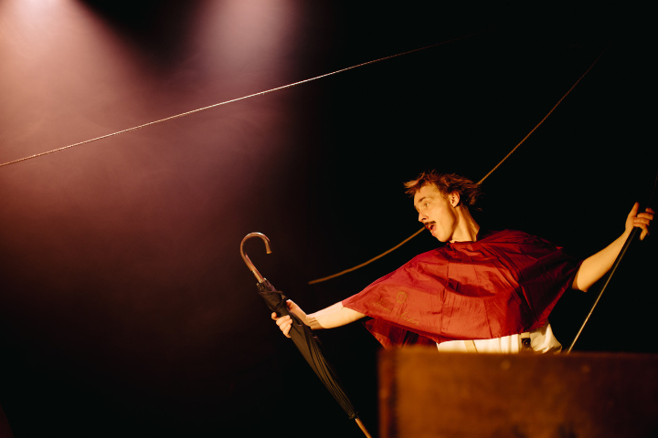 CIE Filou/ Christoph Schiele: „Der Wolkenmacher“ © Igor Ripak Wolkenmacher2