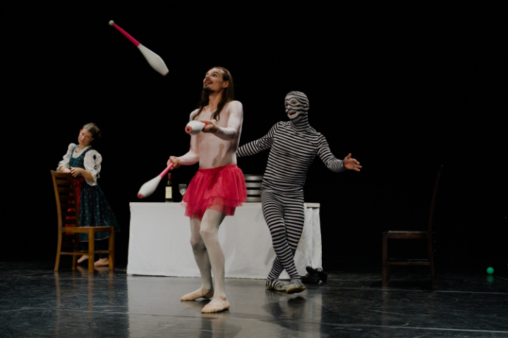 Dada Zirkus: "Picknick for One" © Armin Lachini Picknick3