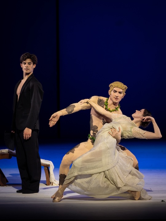 Wiener Staatsballett: "Nijinsky", Ch: John Neumeier. Im Bild: António Casalinho, Duccio Tariello, Cassandra Trenary © Ashley Taylor Nijinsky2 1