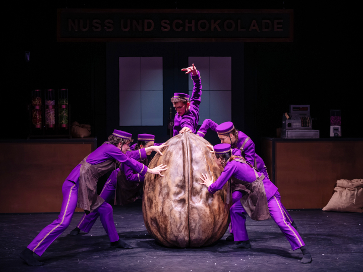 Studierende der Ballettakademie und Jugendkompanie der Wiener Staatsoper: "Mein erster Nussknacker" © Ashley Taylor Peci Nussknacker2