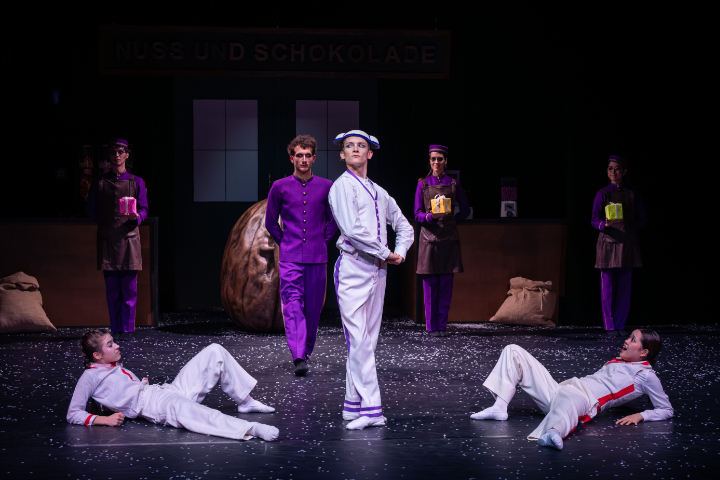 Studierende der Ballettakademie und Jugendkompanie der Wiener Staatsoper: "Mein erster Nussknacker" © Ashley Taylor Peci Nussknacker6