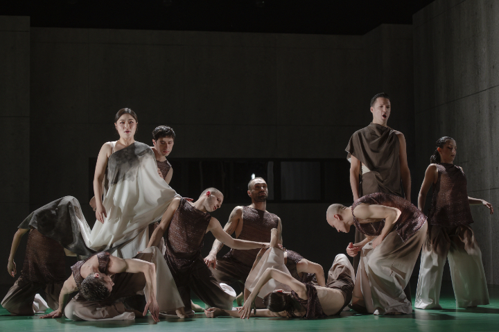 Ballett des Staatstheater Augsburg: "Mozart-Requiem", Ch: Peter Chu; Im Bild: Jihyun Cecilia Lee, Yury Makhrov © Jan-Pieter Fuhr mozartrequiem2